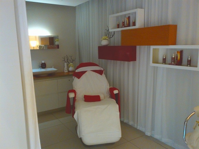 Your plinth awaits: the Clarins Treament Room in Terminal 2